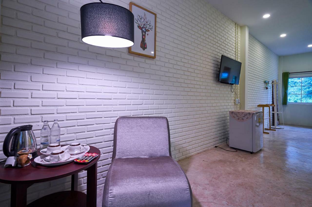 Отель Manyi Boutique House Чиангмай Экстерьер фото